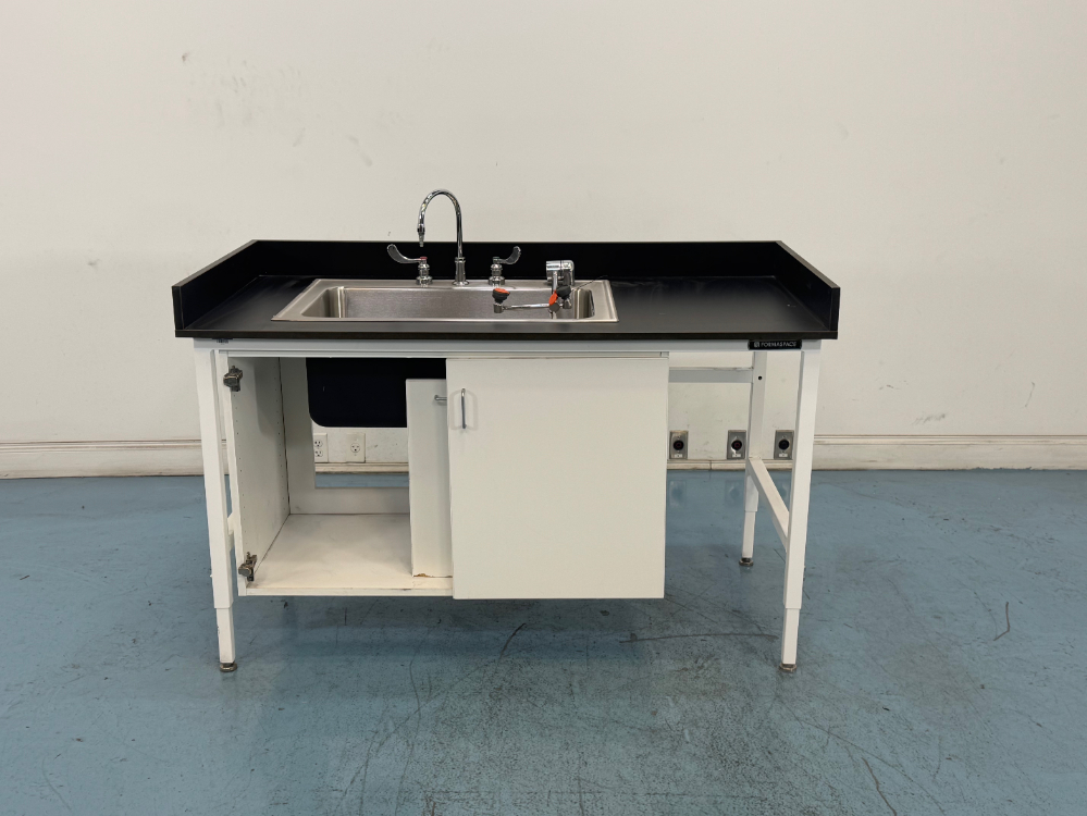 Image of Formaspace 5' Stationary Lab bench